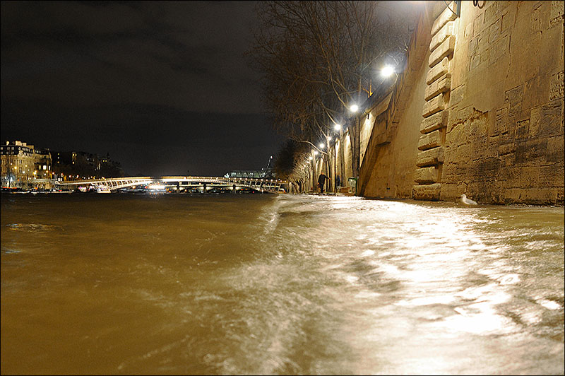 La Seine est en crue, Quai des Tuileries, Paris 1er