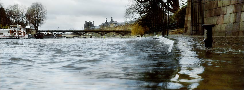 La crue au début du février. Quai des Orfèvres.