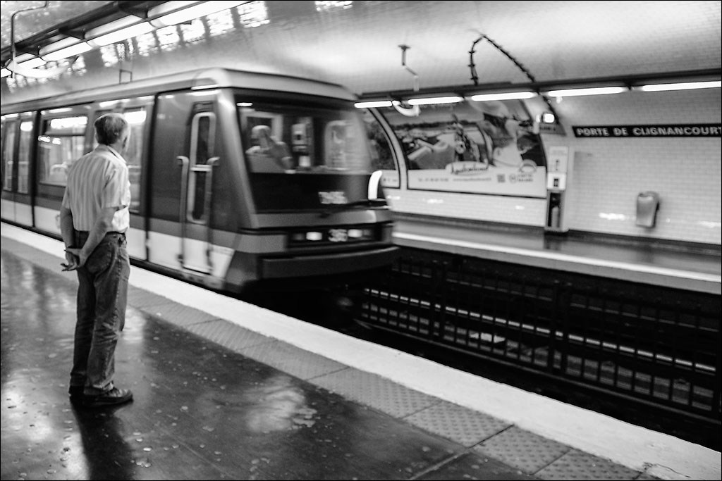 le train arrive Pte de Clignancourt, 19e