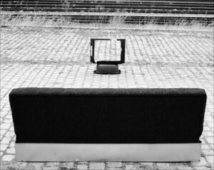Sofa et TV.