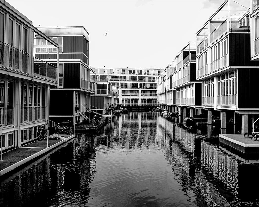 water, quays and jetties form the framework of public space