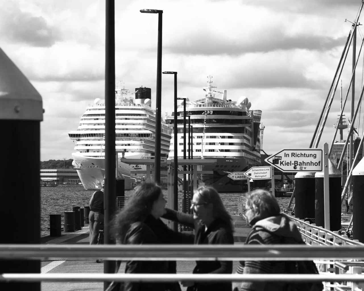 des navires de croisière au port de Kiel