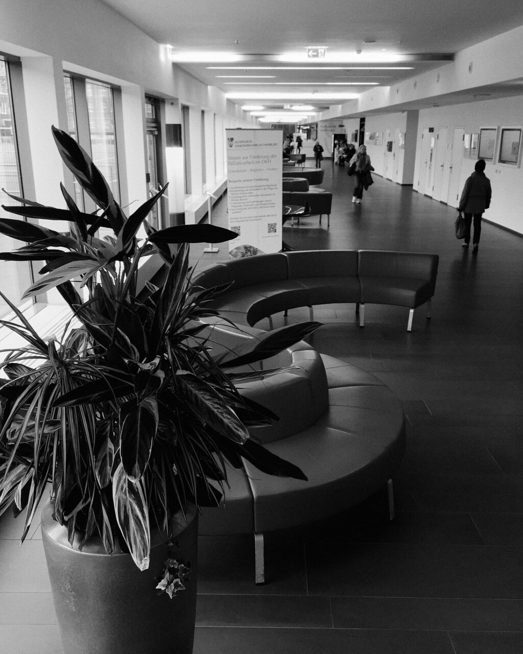 une zone d'attente d'un hôpital
